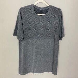 Lululemon Metal Vent Tech Men's Large Short Sleeves Shirt Active Grey